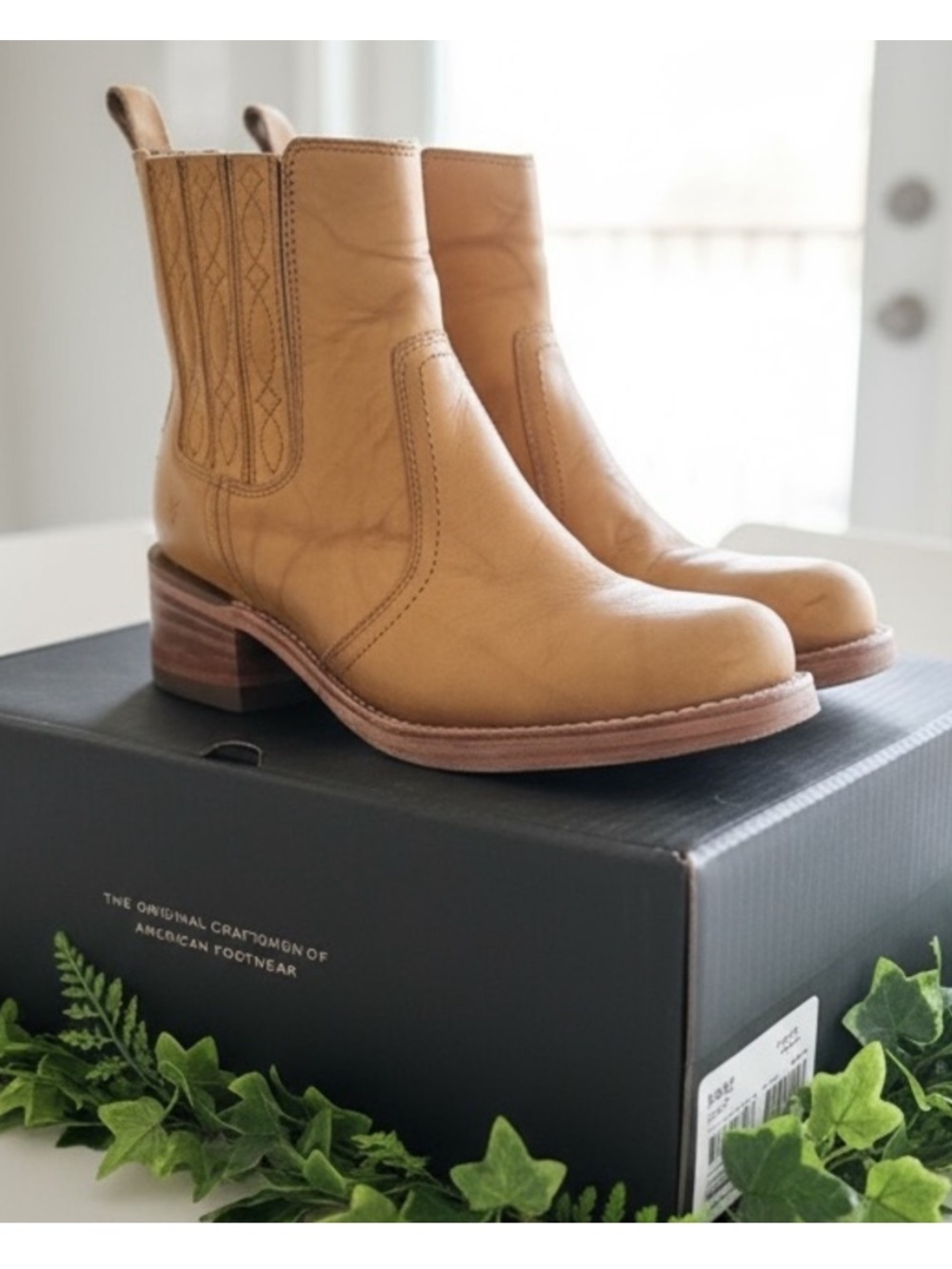 EUC FRYE Campus Banana Tan Leather Chelsea Boots With Box